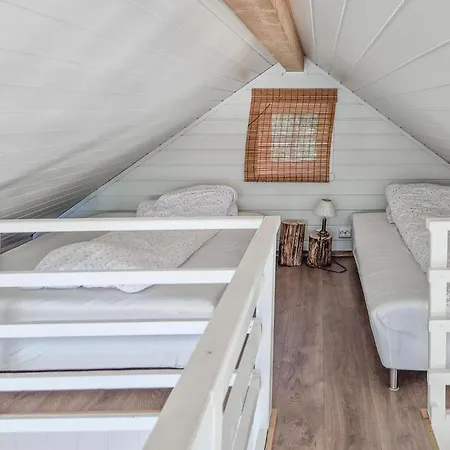 1 Bedroom Lovely In Holiday home *